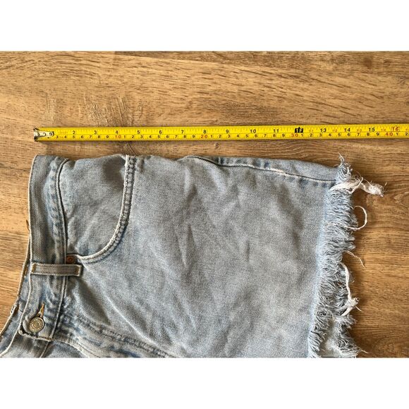 Vintage Levi's 550 Blue Cut Off Denim Shorts Women's Size 30 - Picture 6 of 6